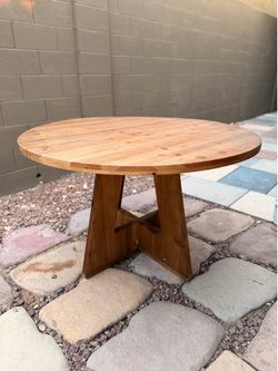 NEW Solid Wood Round Pedestal Dining Table