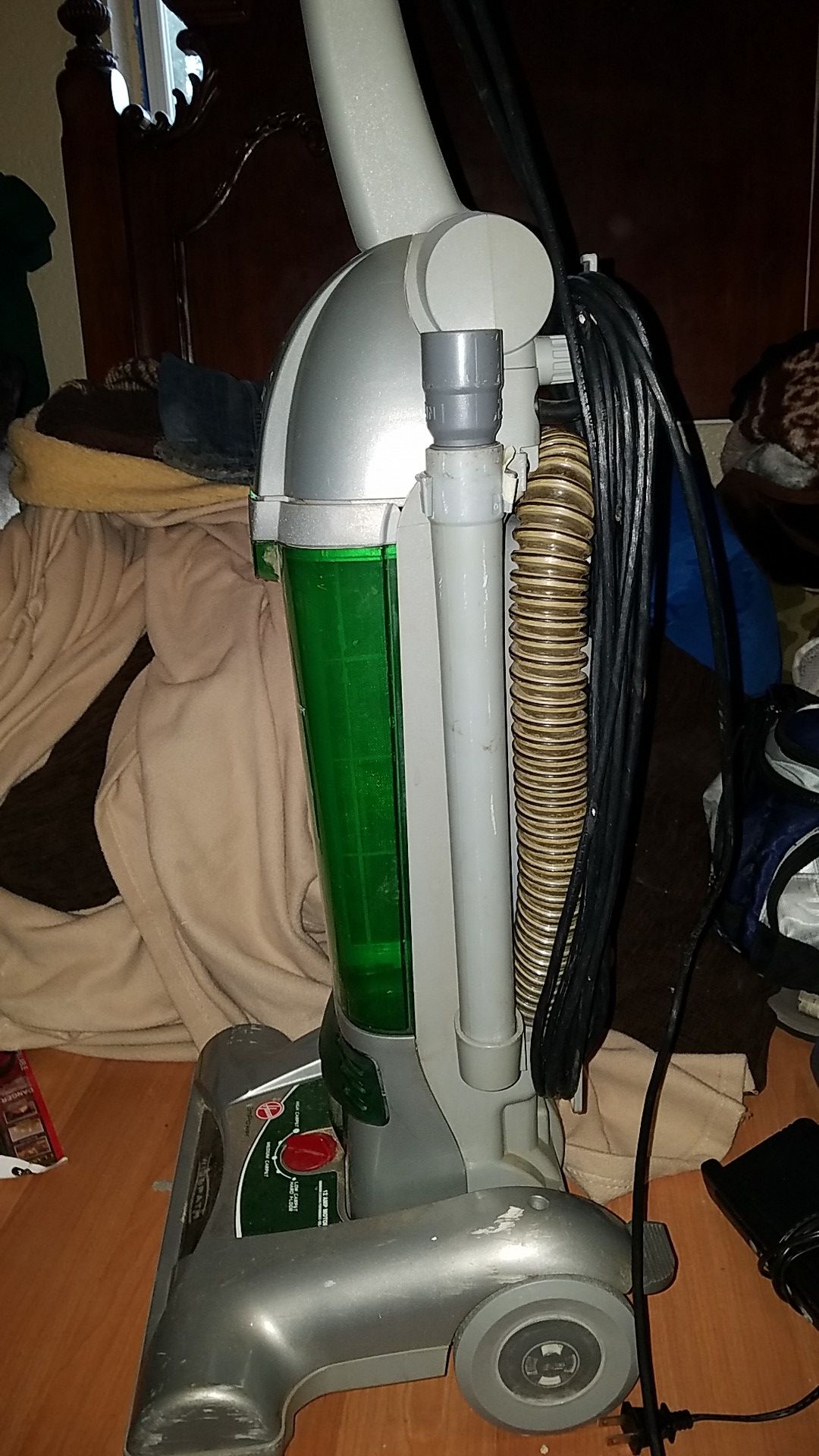 Black and decker air swivel vacuum for Sale in San Antonio, TX - OfferUp