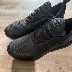 Men’s Nike size 9.5 Air 27