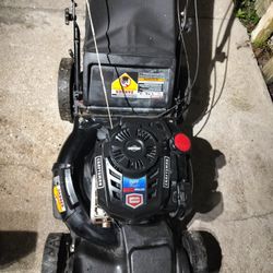 7.25 HP TOP OF THE LINE SELF PROPELLED CRAFTSMAN MOWER. SHARP BLADE, SIDE DISCH, BAGGER, WORKS GREAT