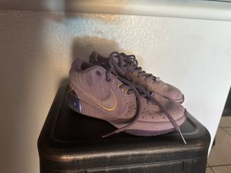 Youth Nike LeBron XXI Shoes Size 3.5Y