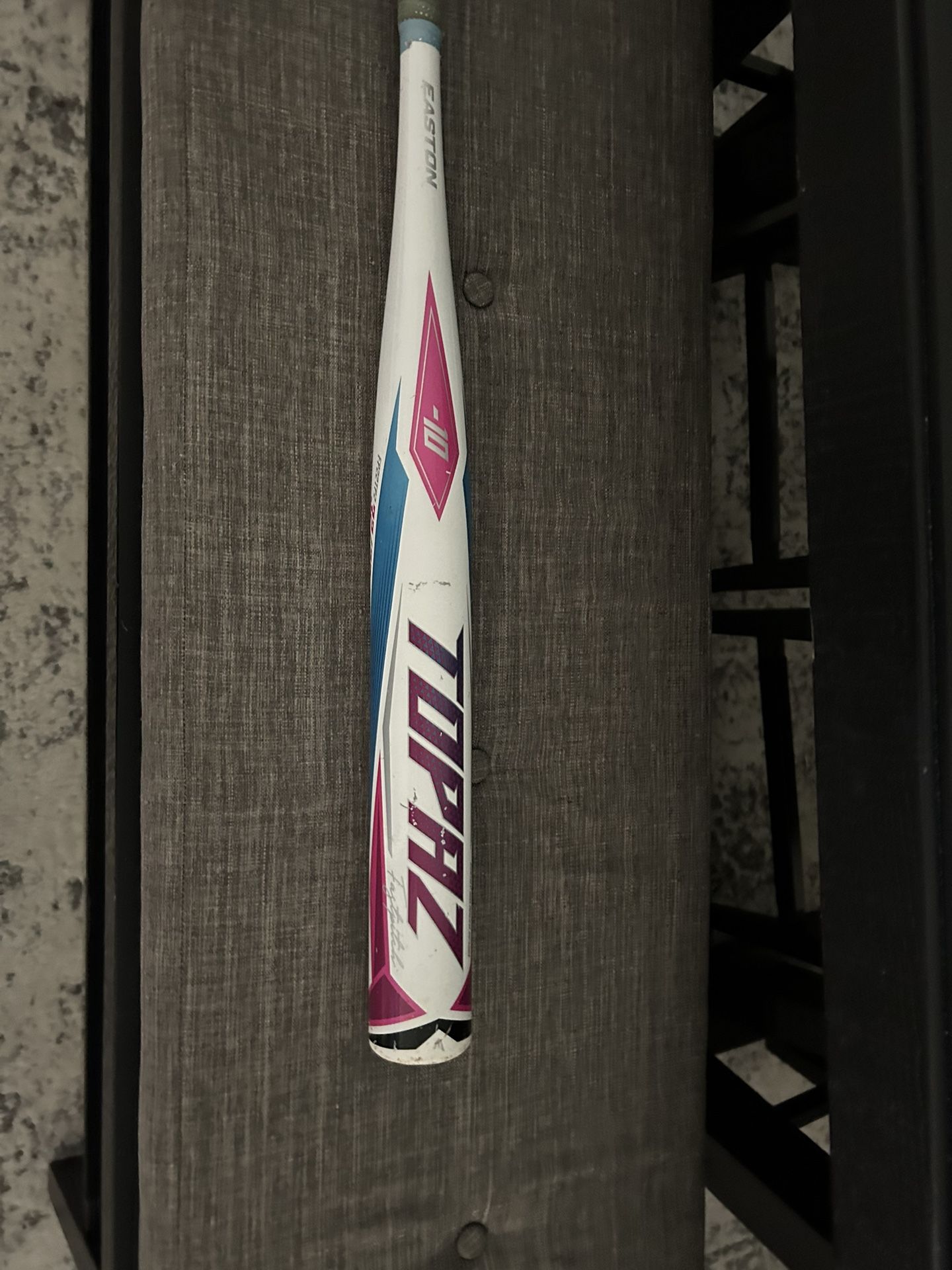 Girls Easton Topaz -10 Softball Bat