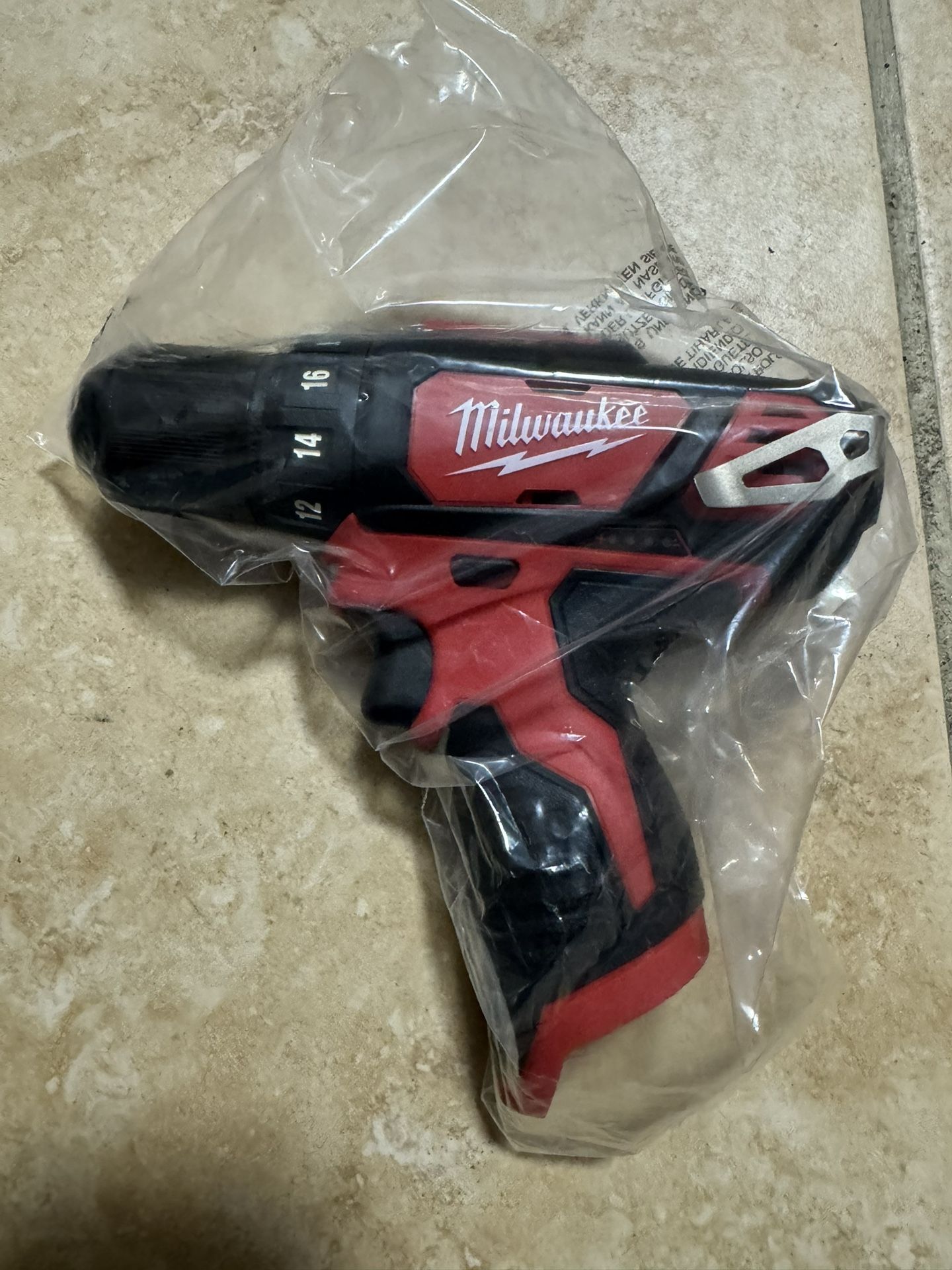 Milwakee M12 V Drill NEW