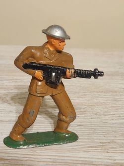 MANOIL BARCLAY LEAD TOY SOLDIER MACHINE GUNNER CIRCA 1(contact info removed)