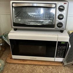 Insignia Microwave And Toaster Oven