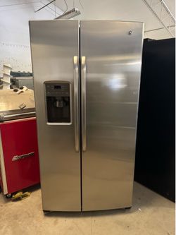 GE REFRIGERATOR