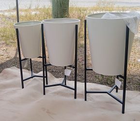 Planters Size 27 25. 23
