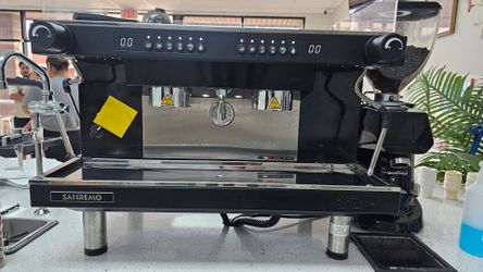 Espresso machine with coffee grinder