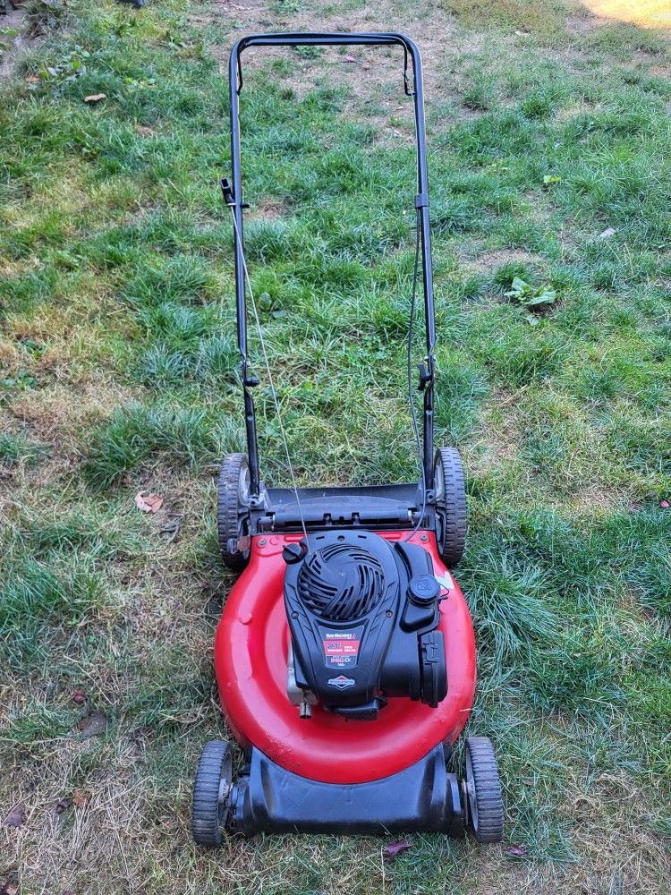 Yard Machines Briggs&Stratton 550ex series 150cc Lawnmower