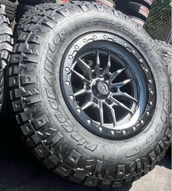 Set de rines nuevos con llantas 285/70/17 Nitto usadas con 80% de vida las 4