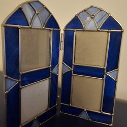$25.00 - Vtg Malden Art Stained Glass Picture Frame, Cathedral Design Style/Gorgeous Blue Colors!  Like New Condition!