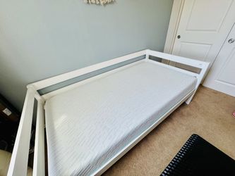White Wooden Twin Daybed + Firm Mattress | Clean & Modern
