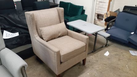 New accent chair nailhead see pictures for dimensions