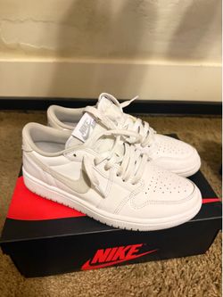 Size 8 women’s Nike shoes