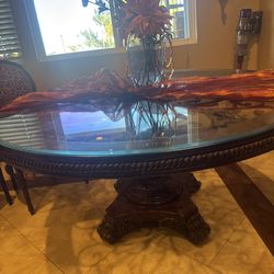 Round dining table fits 8 chairs