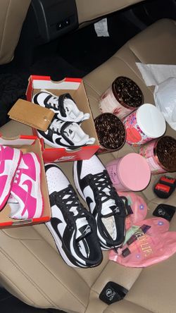 Brand new Nikes ๐ผโค๏ธโ๐ฅ 6c pink , 5c black & 8 women