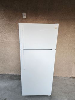 3MONTHS WARRANTY 28X29X67 GE FRIDGE 17CUFT WHITE