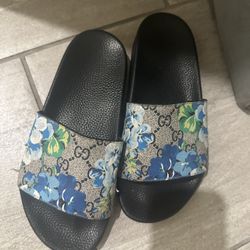 Woman’s Slides 