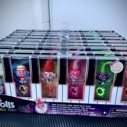 Toys! DreamWorks Trolls World Tour Tiny Dancers Find Your Beat Pack