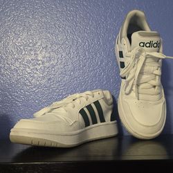 Addidas kids hoop 3.0