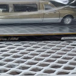 Long Limo 1:24 Scale Die-cast 
