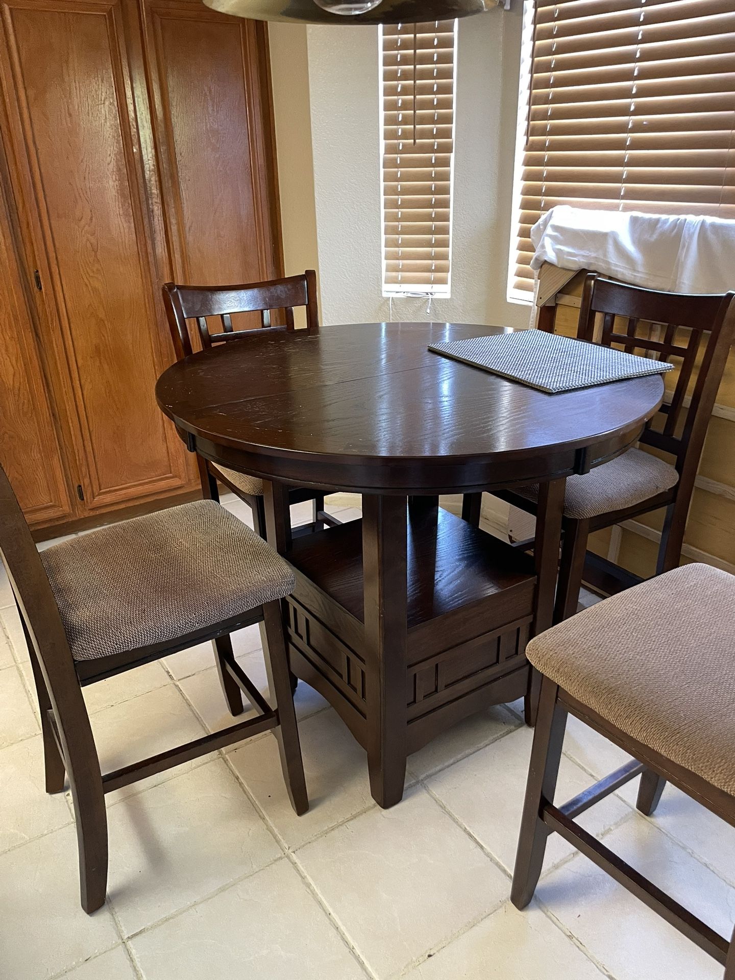 Breakfast Table With 4 Chairs 