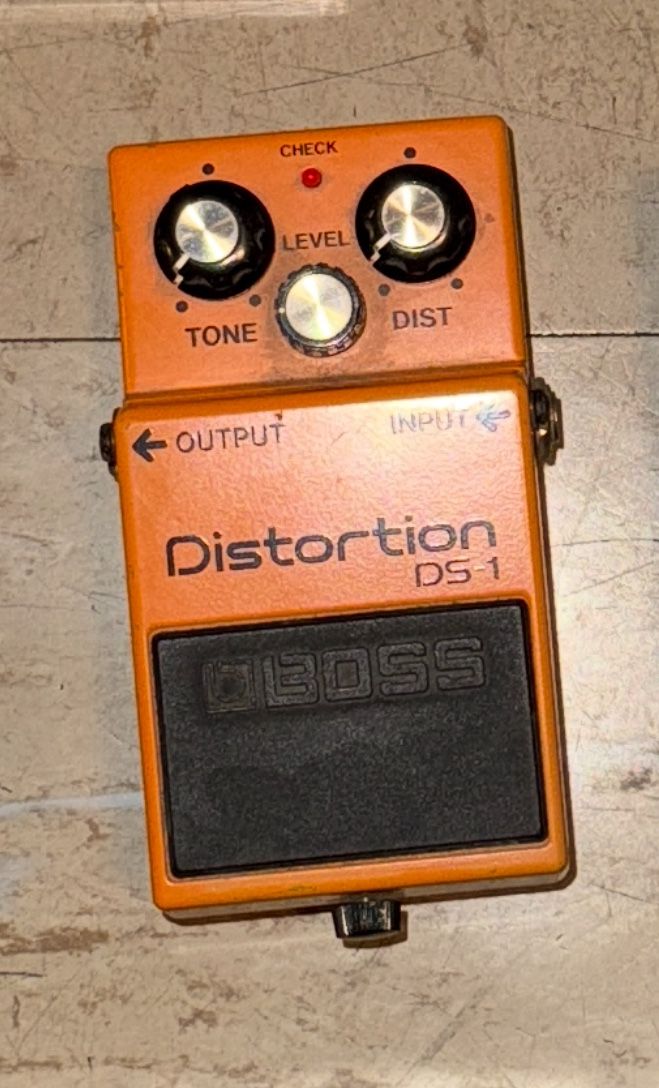 Boss Distortion DS-1