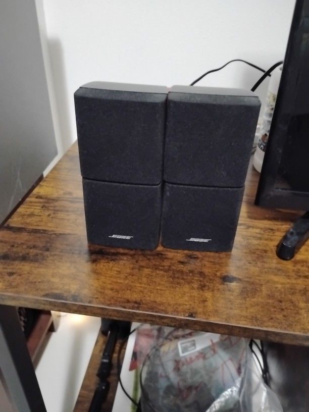 Set Of 2 Bose Cube Surround Sound Stereo Speakers