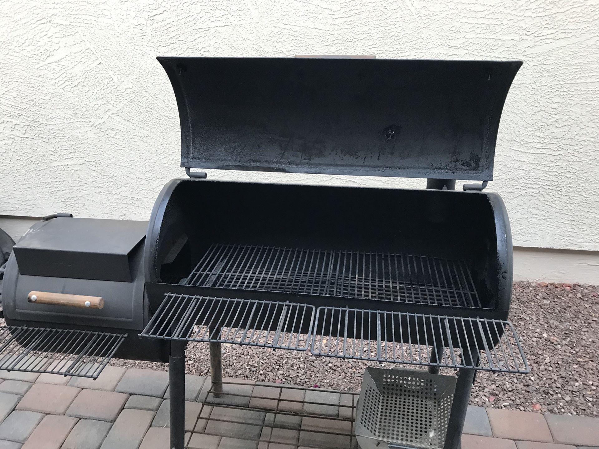 New Braunfels smoker/Grill. Many extras included grill cover, charcoal