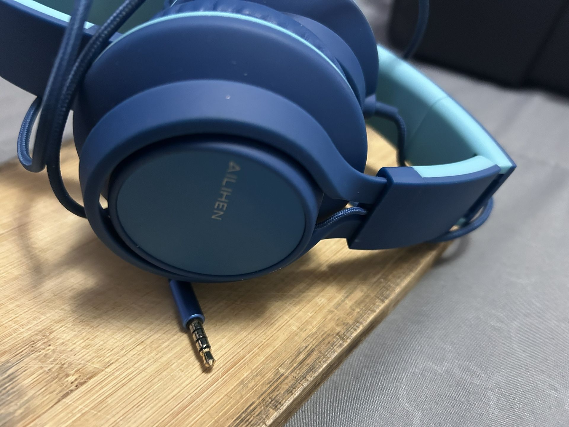 AILIHEN C8 Headphones Wired, On-Ear Headphones, Corded 3.5mm Headset, Indigo with Microphone and Volume Control for Boys Girl School Smartphones Chrom