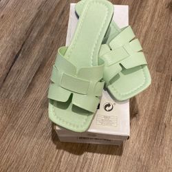 New Sandals For Women Size 6 / Sandalias De Mujer Medida 6 Nuevas 