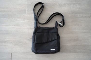 Travelon Anti-Theft Classic Messenger Bag Black