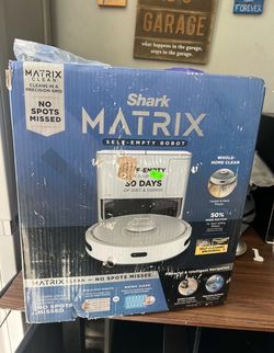 Shark Matrix Self Empty Robot