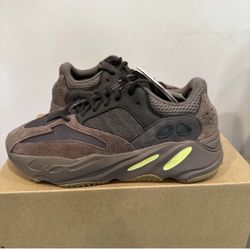 Adidas Yeezy boost 700 V2