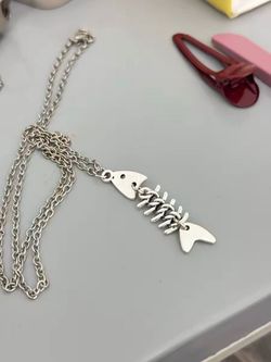 Vintage fishbone chain necklace