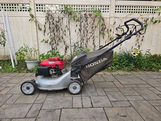 Honda 6.5hp lawnmower with bag rear wheel drive variable speed self propel mower starts first pull