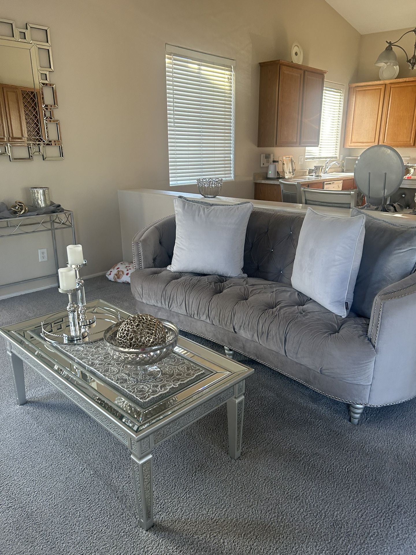 Selling sofa, coffee, table and table, kitchen table for chairs, and a sofa table with Mira