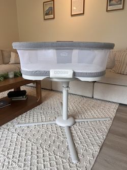 Halo BassiNest Luxe Swivel Sleeper (never used)