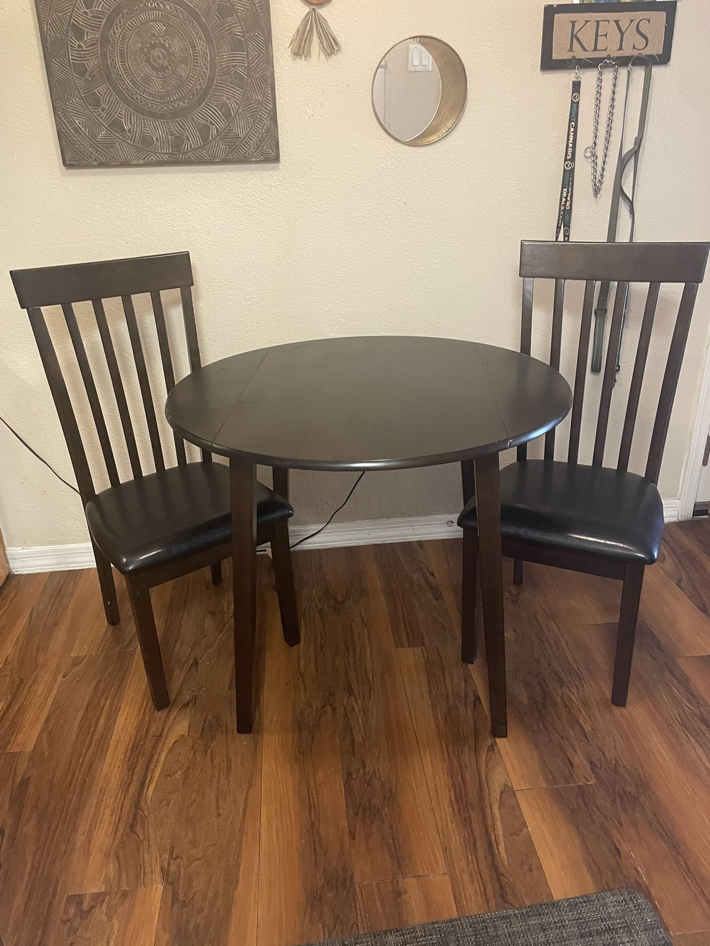 Table & Chairs
