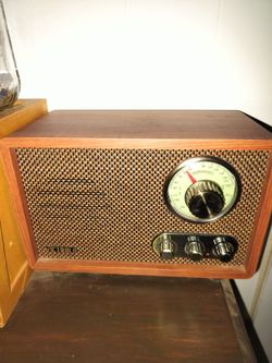 Small victrola Radio