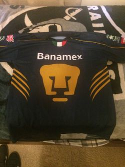 Large pumas jersey