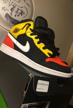 AIR JORDAN 1 MID SE (GS)