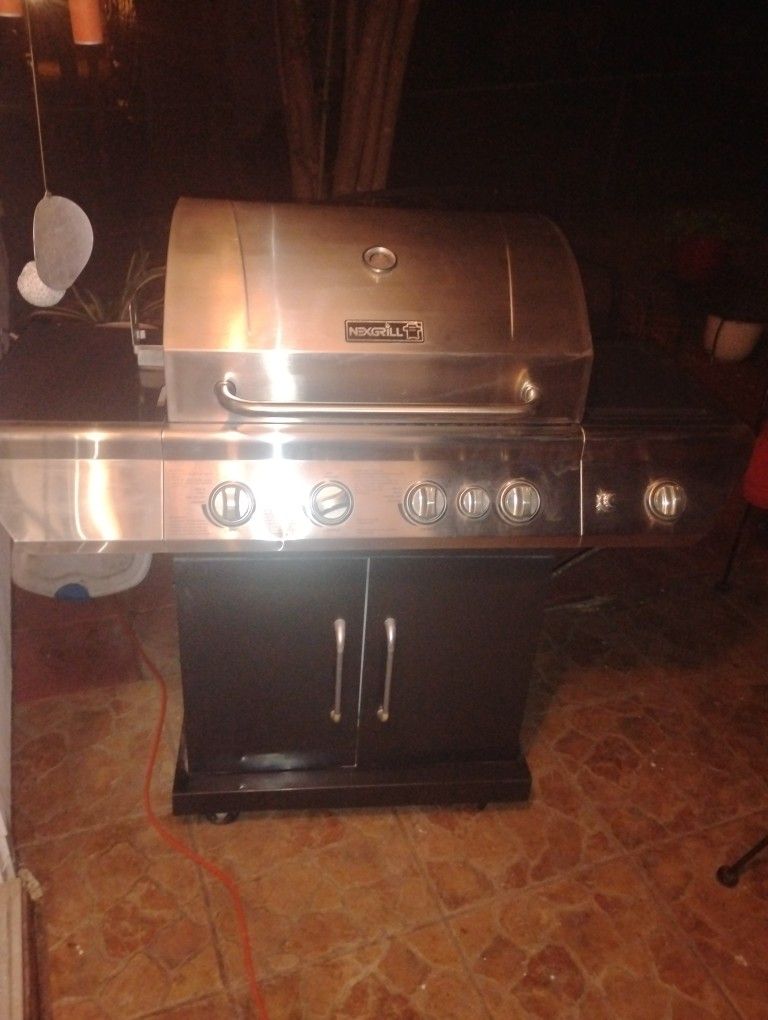 BBQ Gas Grill With Tank