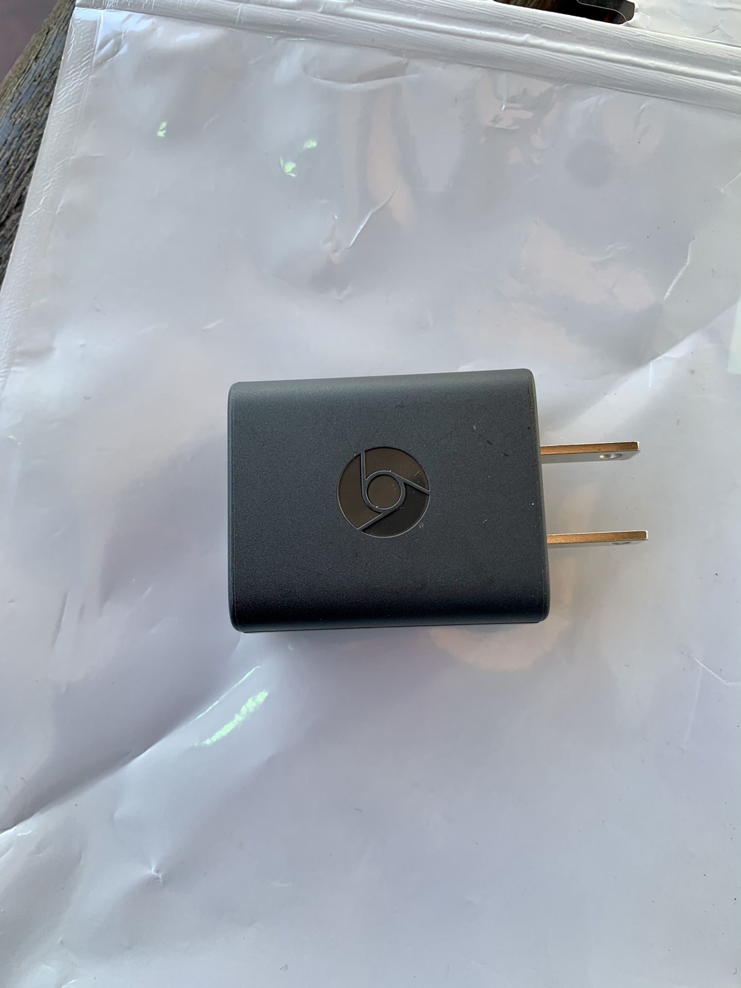 USB Power AC Adapter Wall Charger 5 V 1A 5 Watts Chromecast Ifhone, Samsung Galaxy.-