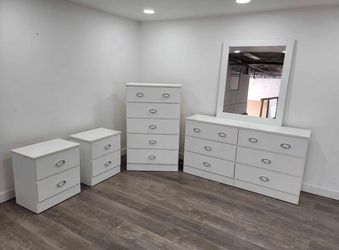 Dresser Whit Mirror, Chest And 2 Nightstands  - Cómoda Con Espejo, Gavetero Y 2 Mesitas de noche