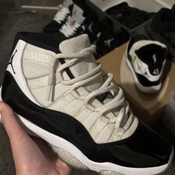 Jordan 11 Concord Size 7.5