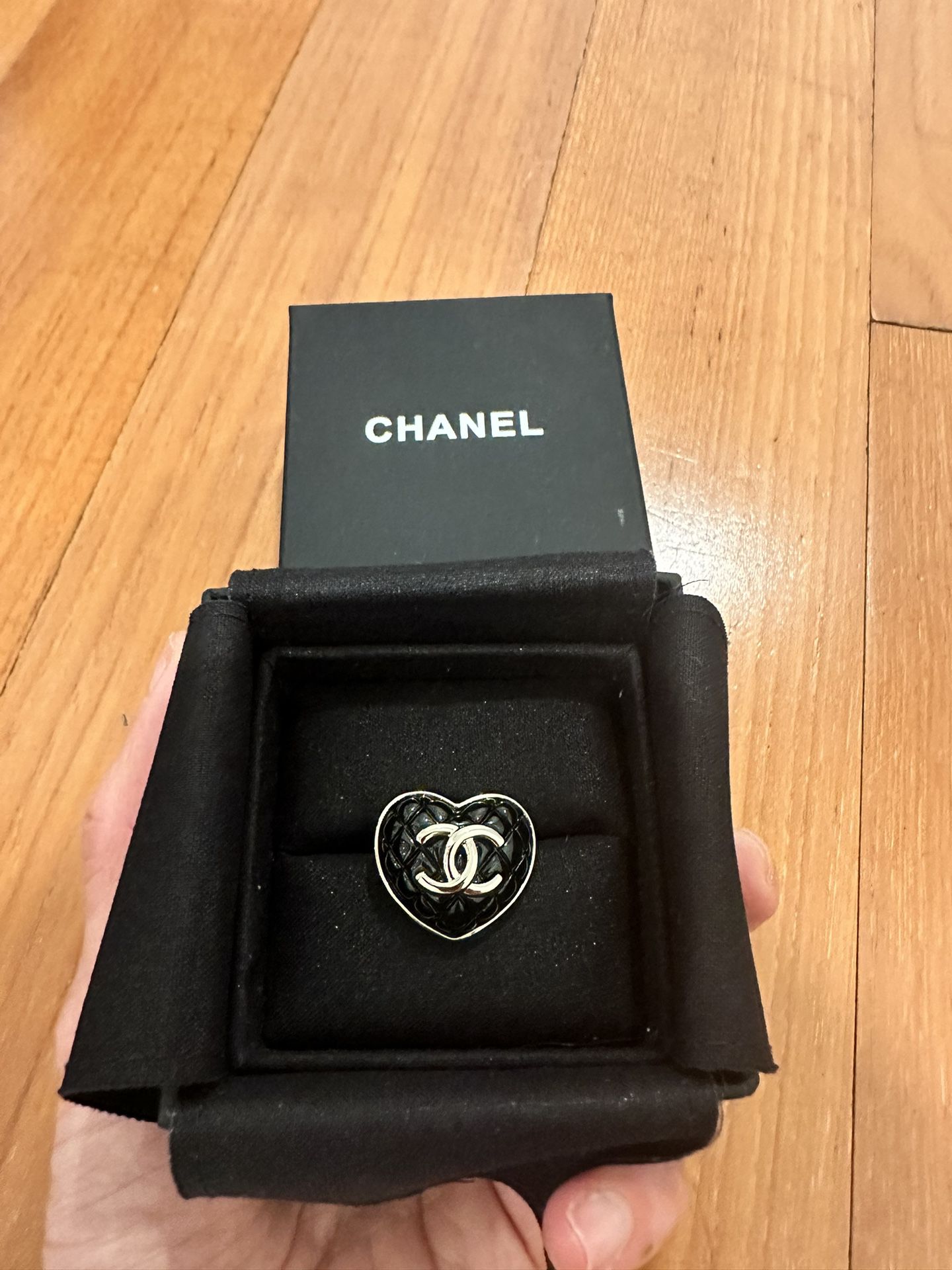 Chanel Heart Pin for Sale in Los Angeles, CA - OfferUp