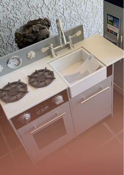 Kids play kitchen $50 p/up upland