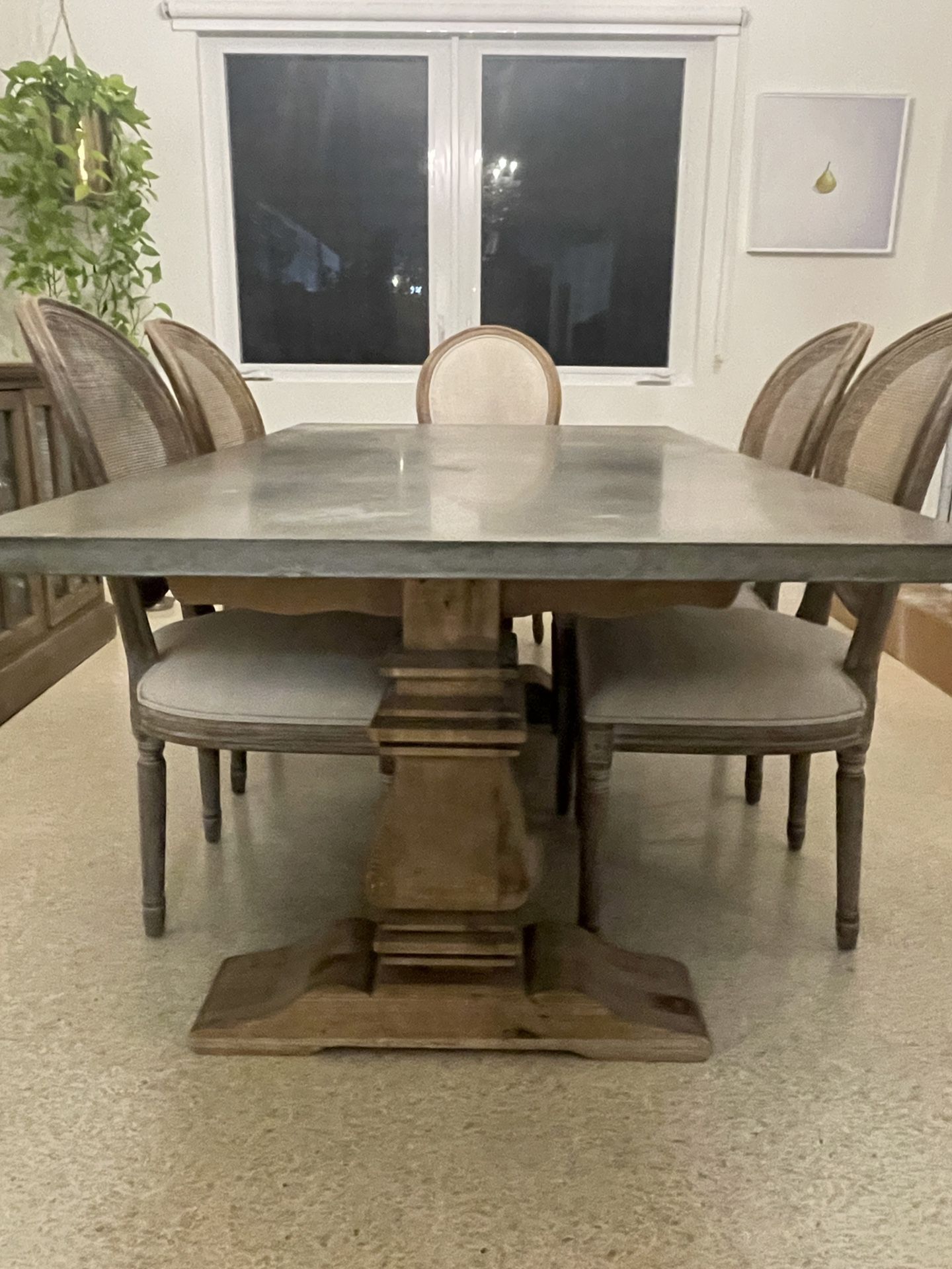 RH Dinner Table, + 6 Chairs + sideboard. (Restauration hardware)