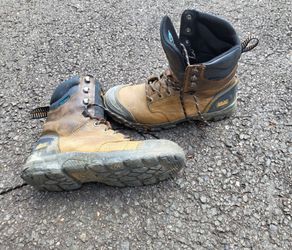 Men's Size 9.5D ARIAT BOOTS
WATERPROOF